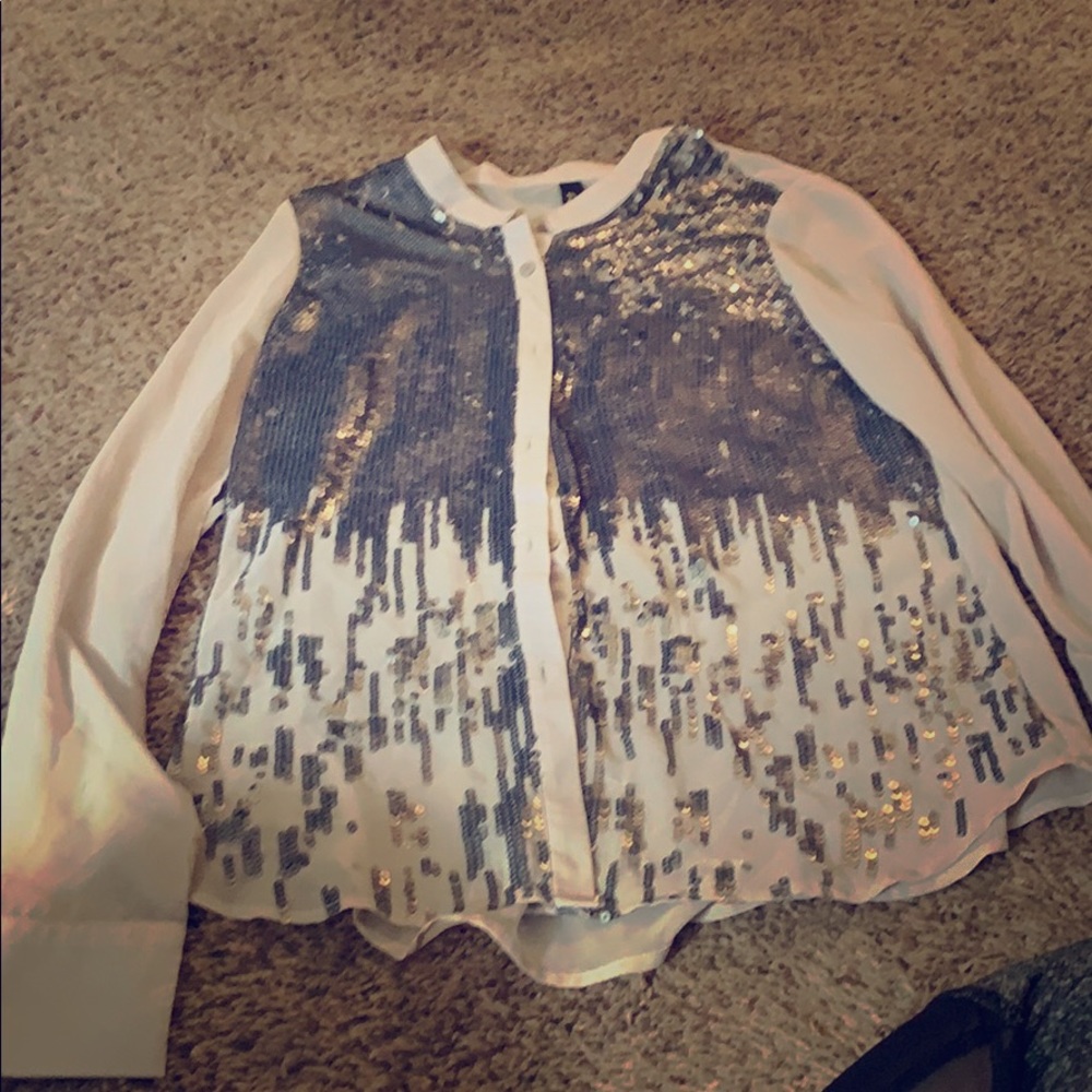 BKE boutique top with sequins